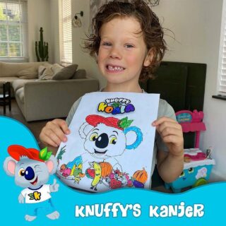 De kleurplaten van Knuffy zijn erg populair! We krijgen steeds meer leuke tekeningen opgestuurd. Kijk dit kunstwerk nou eens! Daar word je toch vrolijk van?

Heb jij ook een leuke foto van of met Knuffy Koala? Stuur ‘m dan naar ons via Instagram DM of naar knuffy@knuffykoala.nl 😊